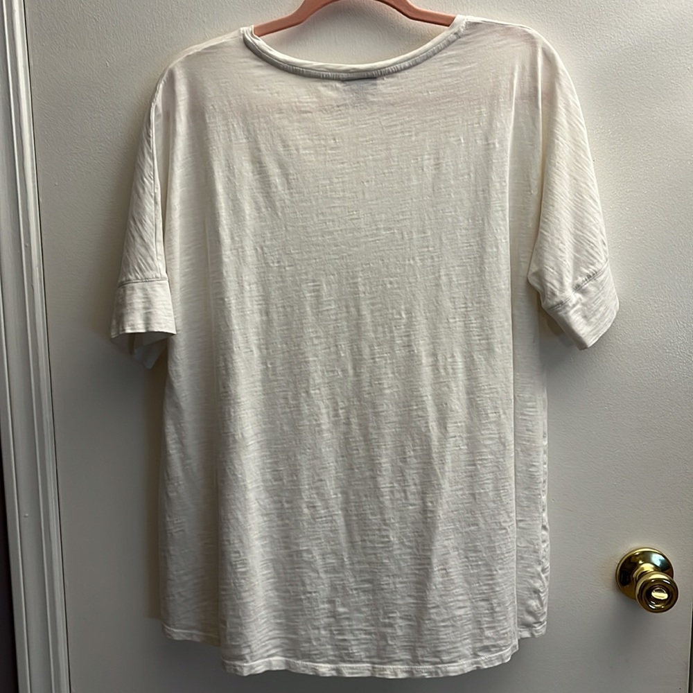 🐻‍❄️j.jill V-Neck Tee - Picture 2 of 6